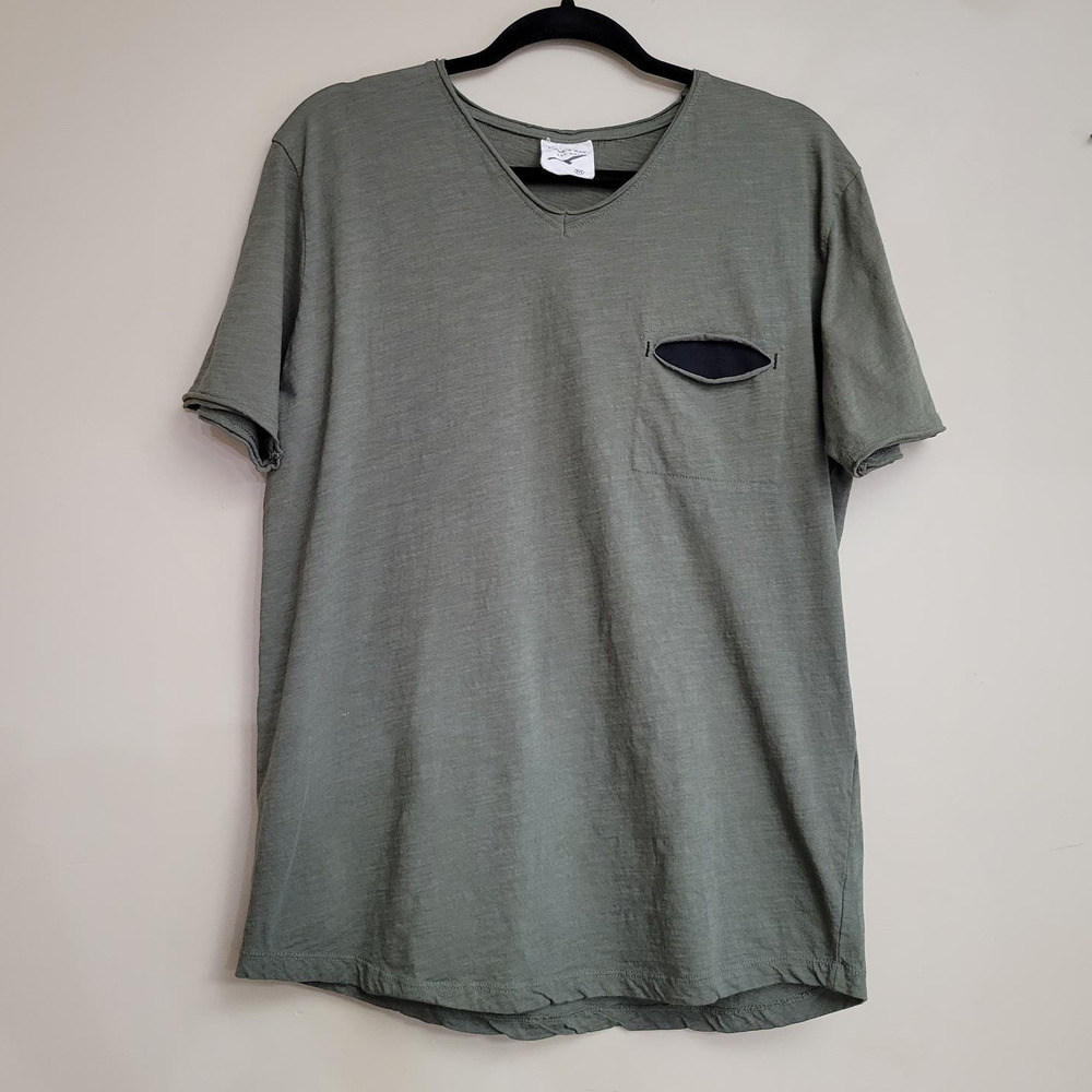 Hawk's Bay Men's Medium Short Sleeve T-Shirt with Chest Pocket